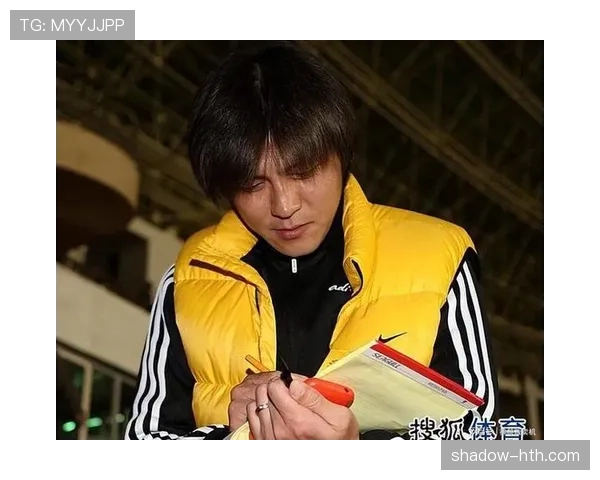 张玉宁这生活也太“网红”了，豪车自己开早餐却只喝速溶茶？
